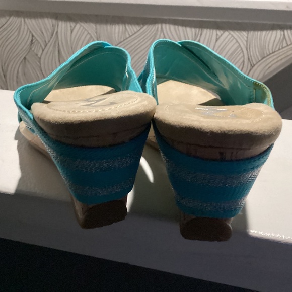 ANNE  KLEIN.   wedge sandals turquoise. Fun size 10 - Picture 6 of 9